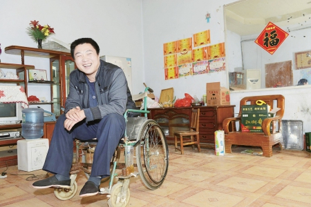 好小伙身殘志堅(jiān)眾人贊背債務(wù)拾金不昧美名揚(yáng)