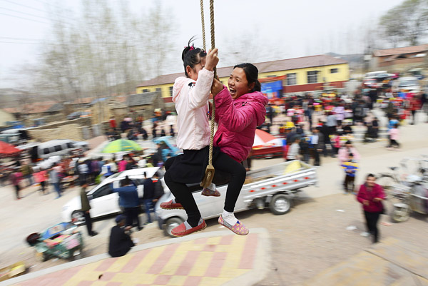 民俗“轉悠千” “越轉越有錢”