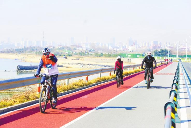 經山歷海暢騎日照